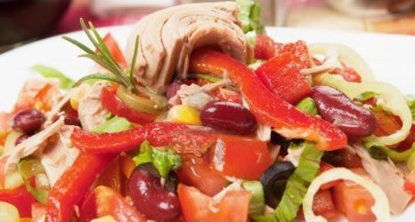 Salata sa tunjevinom i pasuljem