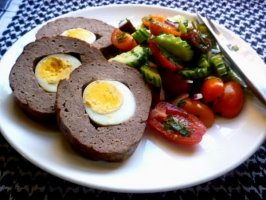 Rolat sa mlevenim mesom i jajima