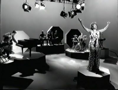 Propellerheads feat: Miss Shirley Bassey - History Repeating