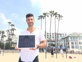 PARKER YOUNG STIŽE NA COMEDY FEST!